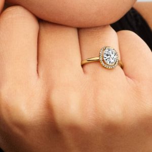 Oval Sparkling Halo Ring 14k gold plating