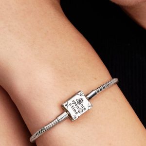 Disney Princess Storybook Lab-grown Diamond Snake Chain Bracelet 0.012 ct TW, Sterling silver, 14k gold plating