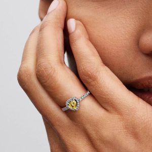 Sparkling Elevated Heart Ring Sterling silver