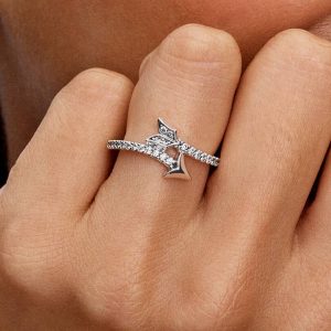 Sparkling Arrow Ring Sterling silver
